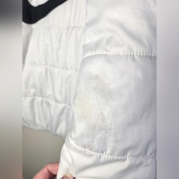 Women's Nike Therma-Fit Puffer Hooded Parka, Size Medium - Picture 4 of 5